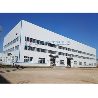 첨단 크레인 시스템과 함께 지속 가능한 전공 철강 구조 작업실