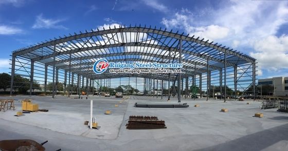 현대적인 미학과 기능에 맞게 설계된 프레임 스틸 구조 창고