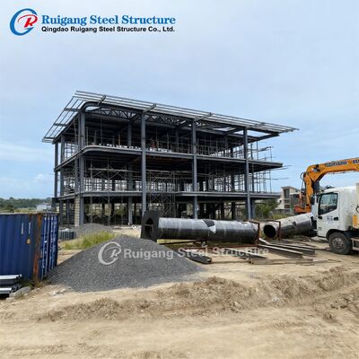 최대 300km/h 풍속 하중을 견디는 다층 강철 건물 (용융 아연 도금 및 Q355/Q235 강종)